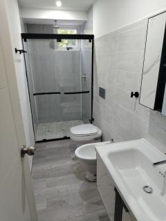 Casa 2 Independiente en Residencial con Piscina - 1