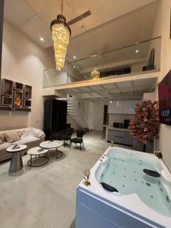 Luxury duplex with jacuzzi in Gurugram stay - 8