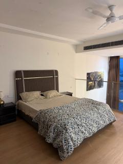 Luxury duplex with jacuzzi in Gurugram stay - 4