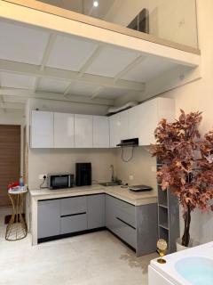 Luxury duplex with jacuzzi in Gurugram stay - 3