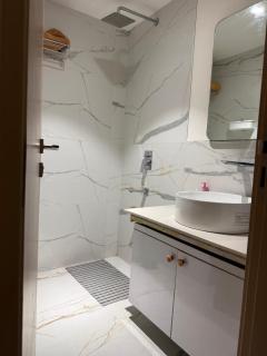 Luxury duplex with jacuzzi in Gurugram stay - 2