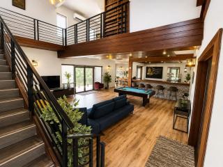 The AYGI Villa - Your Tropical Escape - 9