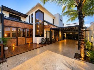 The AYGI Villa - Your Tropical Escape - 1