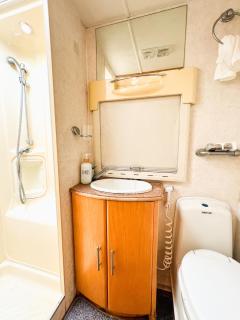 Noma Caravans - A Luxury Caravan Stay in the Drizzling Outdoors - 3