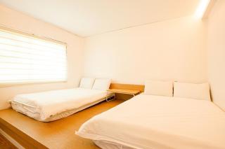 Huayuanhouse HQ in hongdae - 1