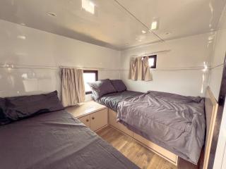 Noma Caravans - A Luxury Caravan Stay in the Drizzling Outdoors - 9