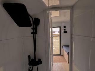 Noma Caravans - A Luxury Caravan Stay in the Drizzling Outdoors - 7
