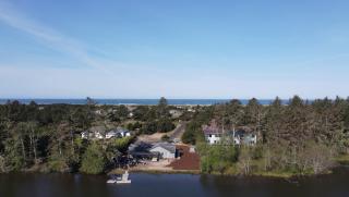 Gearhart Lakefront Oasis - 0