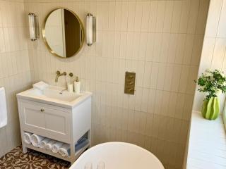 Luxury Countryside Apartment Wokingham - 3