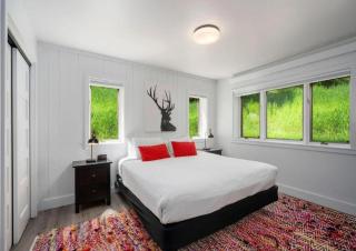 Modern Village Condo Near Ski Lifts - 6