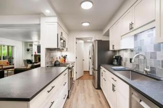 Modern Village Condo Near Ski Lifts - 1