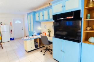 Island Studio with Pool Access, Porch & Workspace - 1