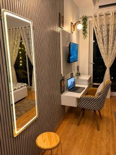 Full Day Avaason 369 Cozy Studio Gaur City Center - 8