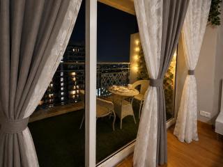 Full Day Avaason 369 Cozy Studio Gaur City Center - 2