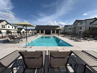 Luxury Townhouse with amenities 5 min to UCO - 0