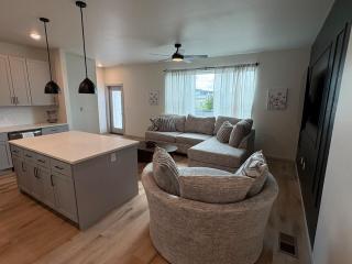 Luxury Townhouse with amenities 5 min to UCO - 6