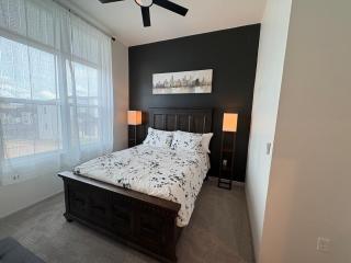 Luxury Townhouse with amenities 5 min to UCO - 4
