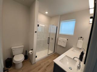 Luxury Townhouse with amenities 5 min to UCO - 3
