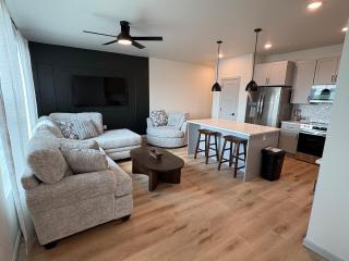 Luxury Townhouse with amenities 5 min to UCO - 8