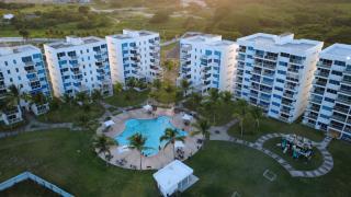 Golden Wave Residence vista a la piscina - 7