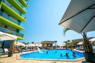 Large Family Holiday Apartment - Beach Pool & Spa Resort 10m de plaja - 0