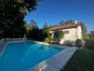 Ferme basque avec piscine et vue campagne, proche des plages - 1