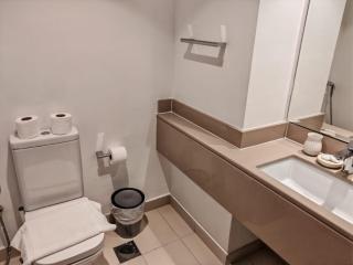 Modern and Spacious 4BR Retreat at Water's Edge Yas Island - 2