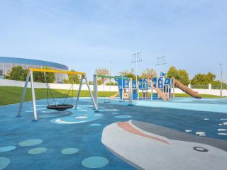 Modern and Spacious 4BR Retreat at Water's Edge Yas Island - 6