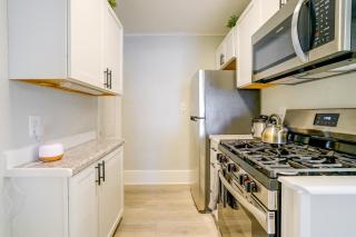 Near Hospitals & Colleges! Stylish St Paul Apt - 9
