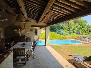 Provençal farmhouse and pool - 4 bedrooms - up to 10 people - 4