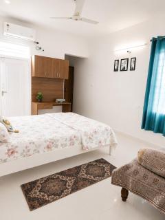 Urban Breeze Spacious 2BHK AC Flat by SR RENTON COMFORNT at Vijayanagar - 3