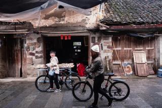 Yangshuo Fuhai Silk Fan Retreat - Grand 5-star Li River Resort with Rooftop Pool & Rare Painted Fan Heritage Beside - 1