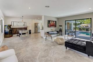 Lakefront Miami Villa with Heated Pool Near Beach - 4