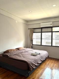House 300m MRT 1 Car park All inclusive price - 1