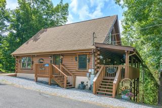 Smoky Mtn Lake Escape Hot Tub Sleeps 7 - 3