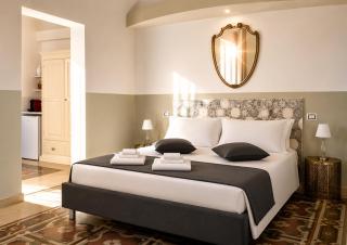 Eccelsoleccese Boutique B&B - steps from the Historic Center - 1