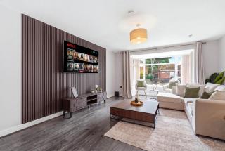 Luxury Stay, 7bed 4bath with Games Room & Parking - 3