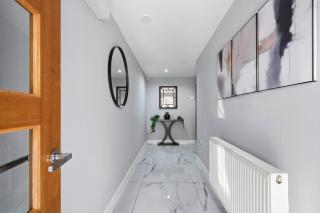 Luxury Stay, 7bed 4bath with Games Room & Parking - 5