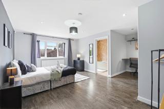 Luxury Stay, 7bed 4bath with Games Room & Parking - 7