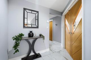 Luxury Stay, 7bed 4bath with Games Room & Parking - 4