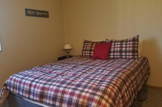 Roomy Quiet Apartment - 6