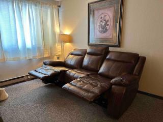 Roomy Quiet Apartment - 1