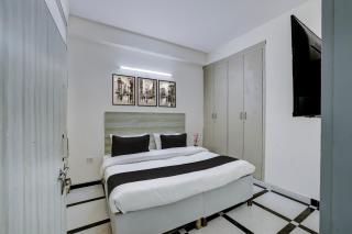 Hotel O DLF Phase 1 Metro Station Gurugram - 7