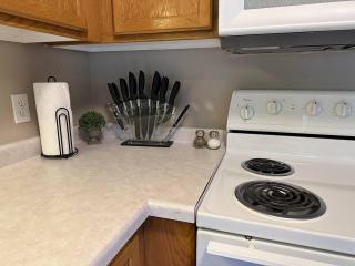 Quiet 2 Bedroom ready for YOU - 0