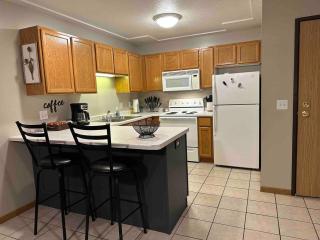 Quiet 2 Bedroom ready for YOU - 8