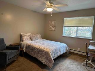 Quiet 2 Bedroom ready for YOU - 4