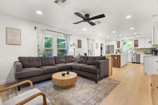 E Austin 2BR 2BA Stay w Grill by Lady Bird Lake Live Music by Austin Vacay - 0