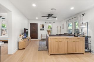 E Austin 2BR 2BA Stay w Grill by Lady Bird Lake Live Music by Austin Vacay - 3