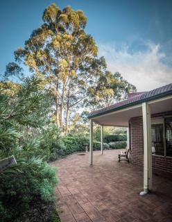 Whispering Karri Retreat 5 Acre Hideaway - 4