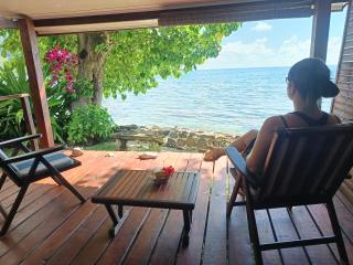 La PERLE de MOOREA Fare MOANA ITI Bord de lagon Baie d'OPUNOHU - 0